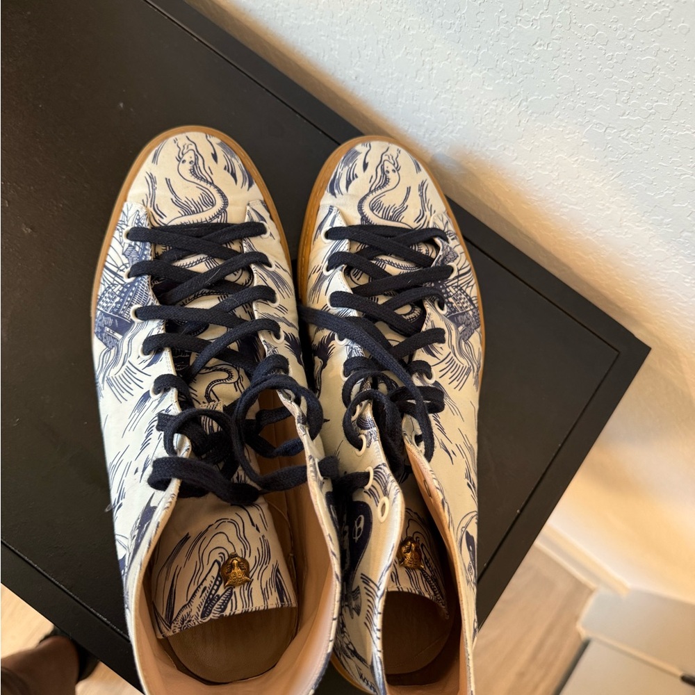 Men's White and Black High-Top Sneakers.Authentic Gucci - Picture 3 of 14